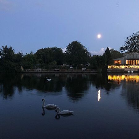 Serene Spacious Room Staines-upon-Thames Ngoại thất bức ảnh
