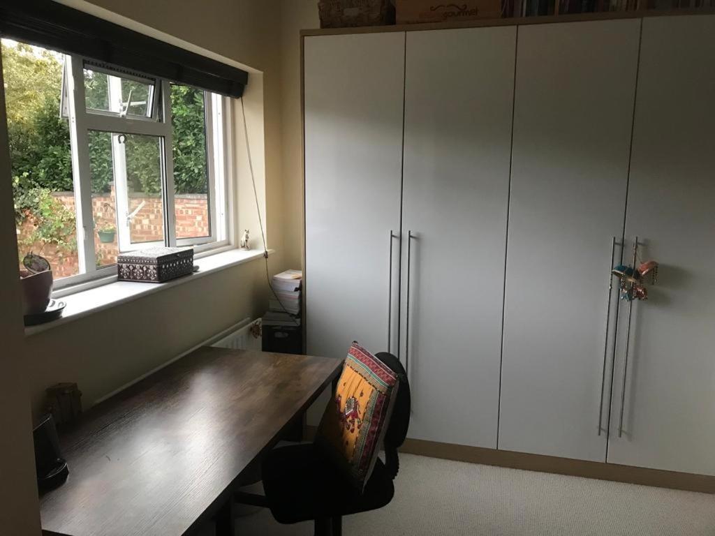Serene Spacious Room Staines-upon-Thames Ngoại thất bức ảnh
