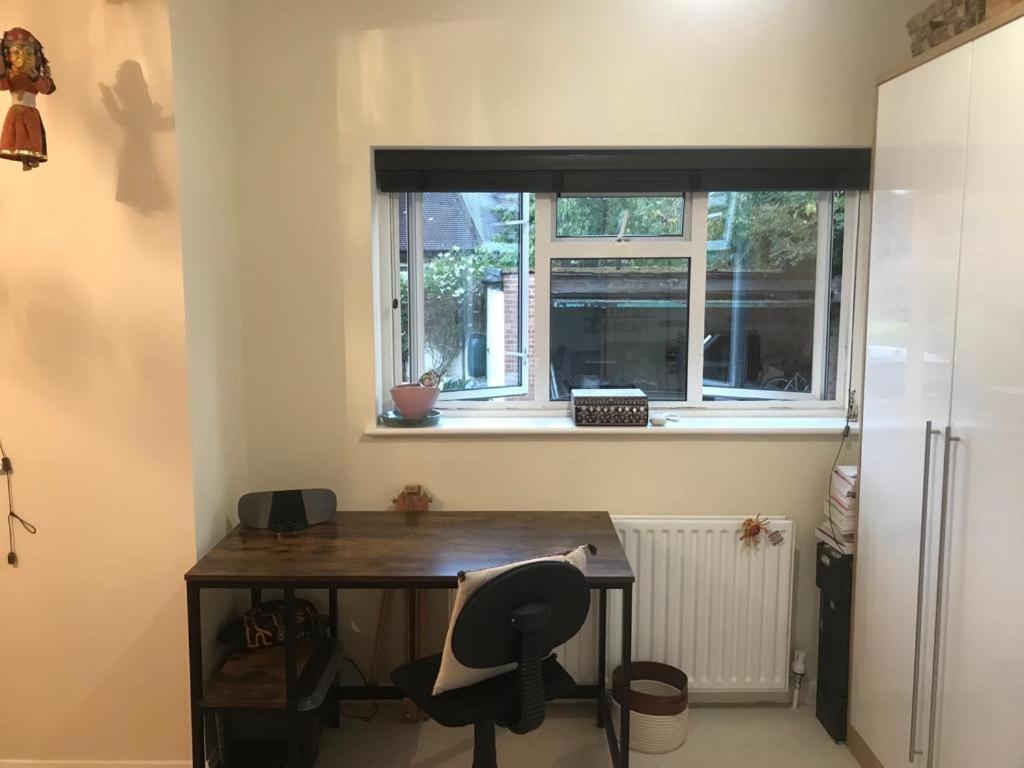 Serene Spacious Room Staines-upon-Thames Ngoại thất bức ảnh