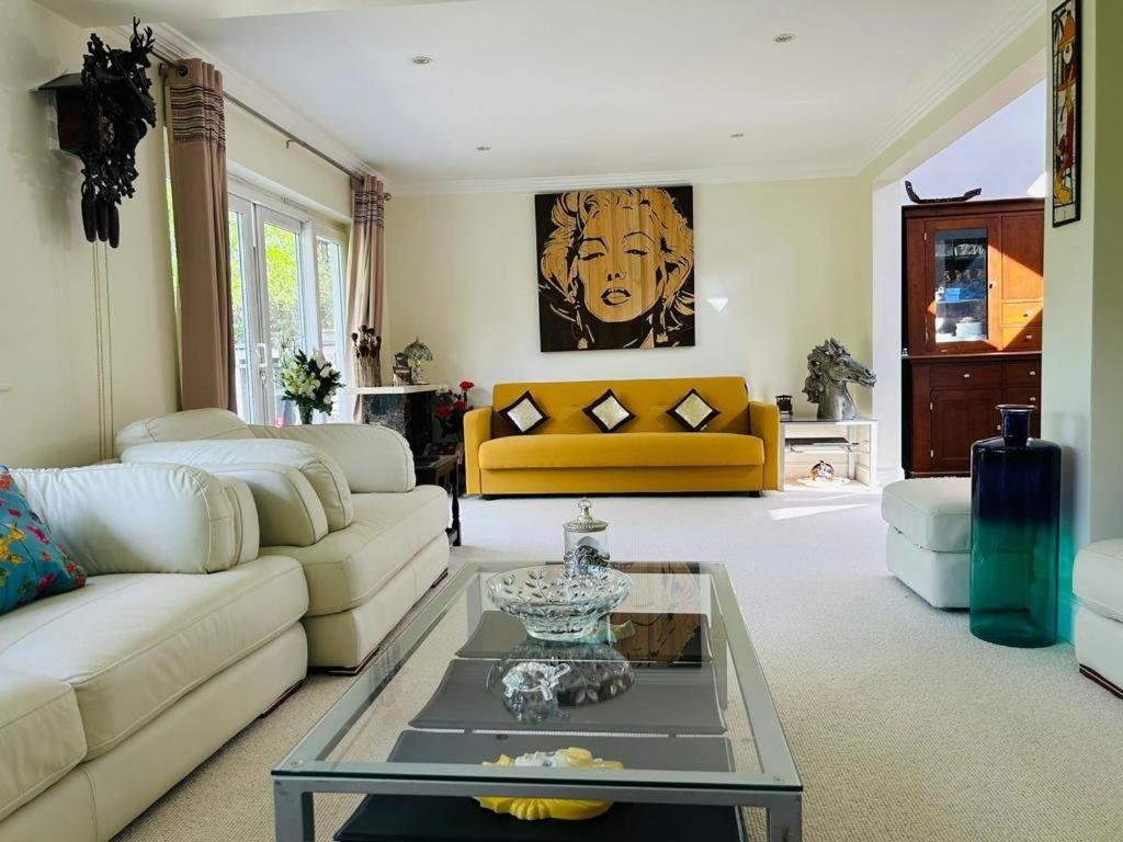 Serene Spacious Room Staines-upon-Thames Ngoại thất bức ảnh