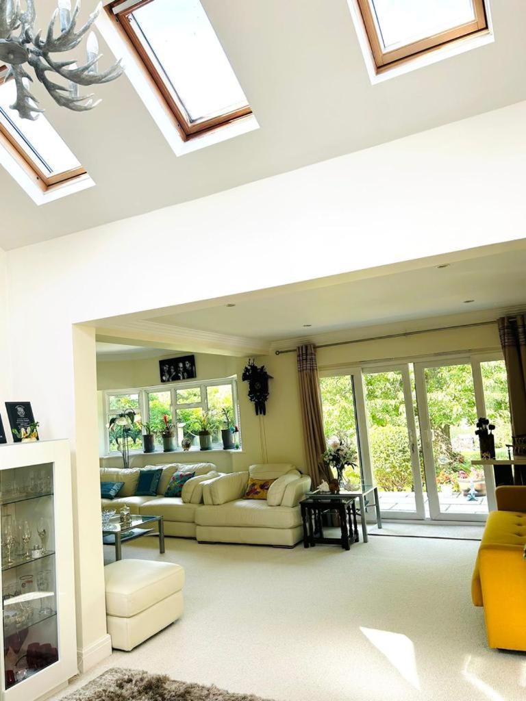 Serene Spacious Room Staines-upon-Thames Ngoại thất bức ảnh