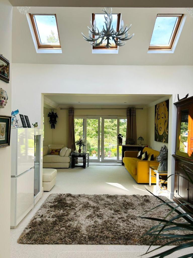 Serene Spacious Room Staines-upon-Thames Ngoại thất bức ảnh