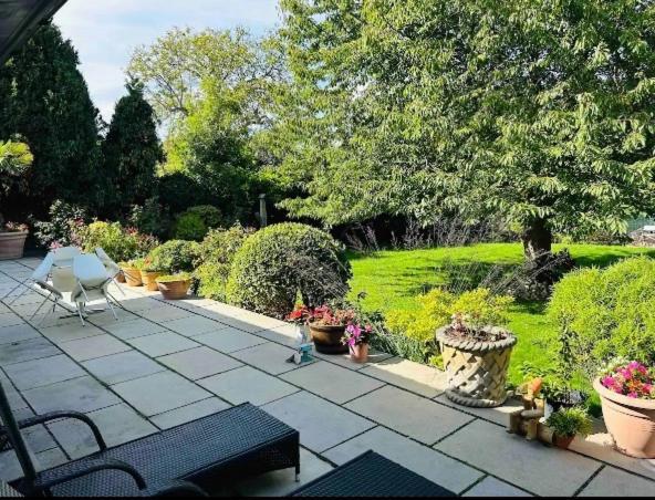 Serene Spacious Room Staines-upon-Thames Ngoại thất bức ảnh
