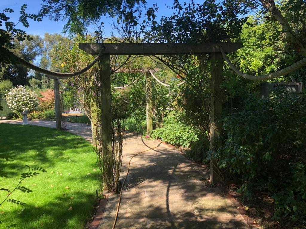 Serene Spacious Room Staines-upon-Thames Ngoại thất bức ảnh